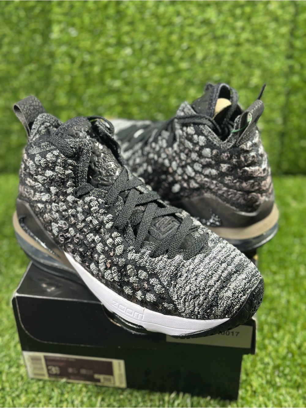 LEBRON XVII (GS) BLACK/ WHITE, SIZE 3.5Y KIDS , SKU: BQ5594-002 , NEW IN BOX